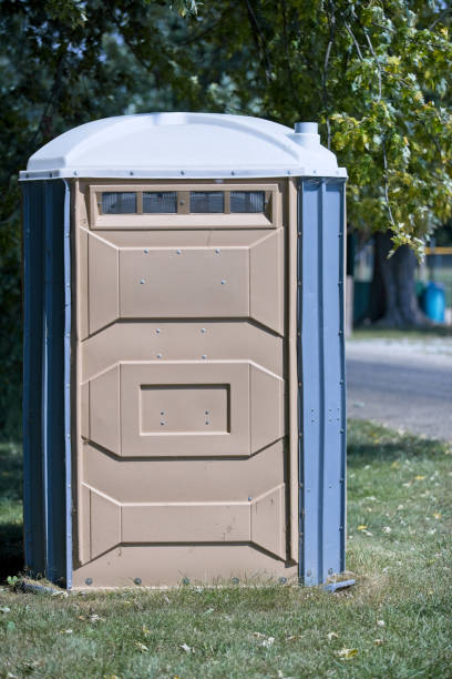 Portable Toilet Options We Offer in Lake Camelot, IL